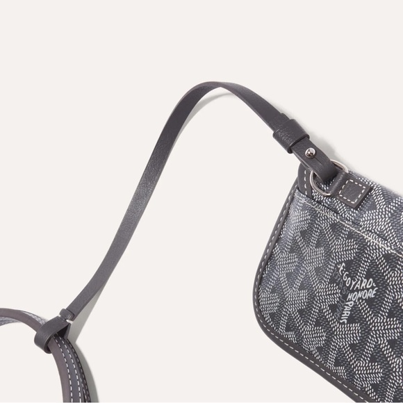 GOYARD
Goyardine Reversible Mini Anjou Grey 2024 - Picture 4 of 16